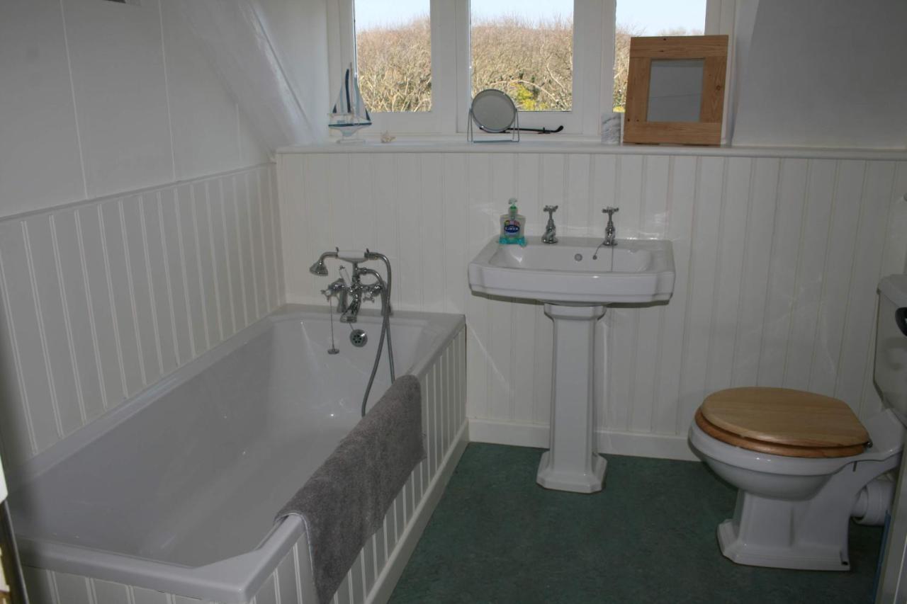 Greystone Cottage - Sea Views, Short Stroll To A Beautiful Sandy Beach Brook  Экстерьер фото